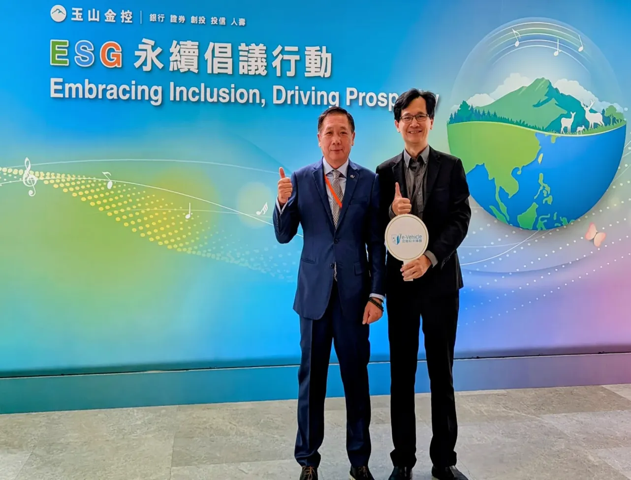 奕微科半導體 CEO 何昭霆與 Vince 協理共同參與盛會